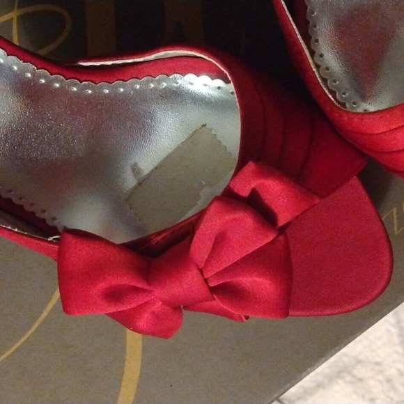 Michaelangelo women's red satin fabric heels sz 8.5 - Picture 10 of 17